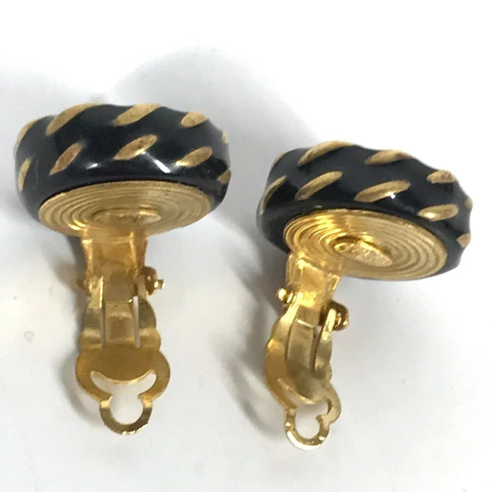 CHANEL Vintage Black Logo Earrings - Picture 8 of 8